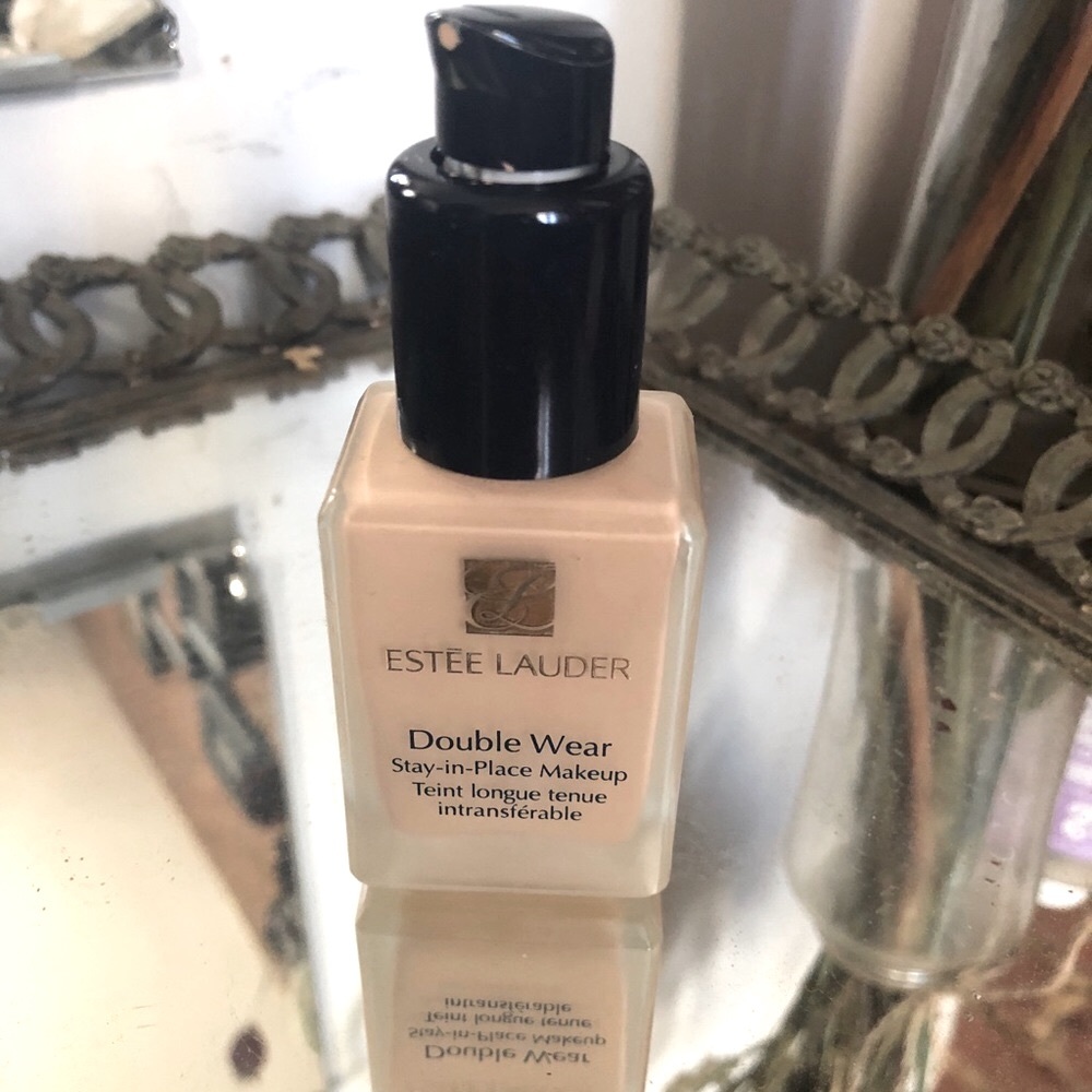SOLD Estée Lauder Double Wear Foundation 2C0